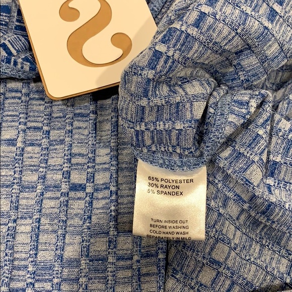 Blue tank top. Never worn - Picture 3 of 3